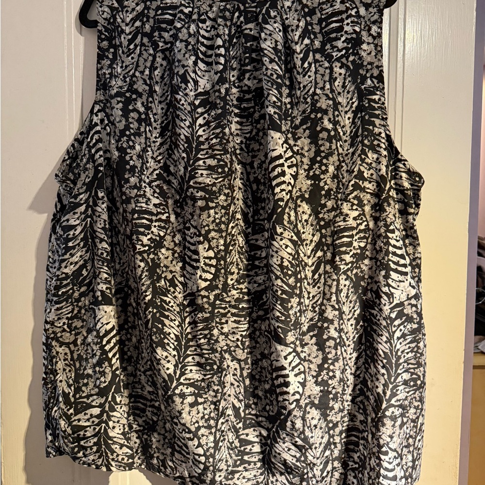 Black and White Sleeveless Top